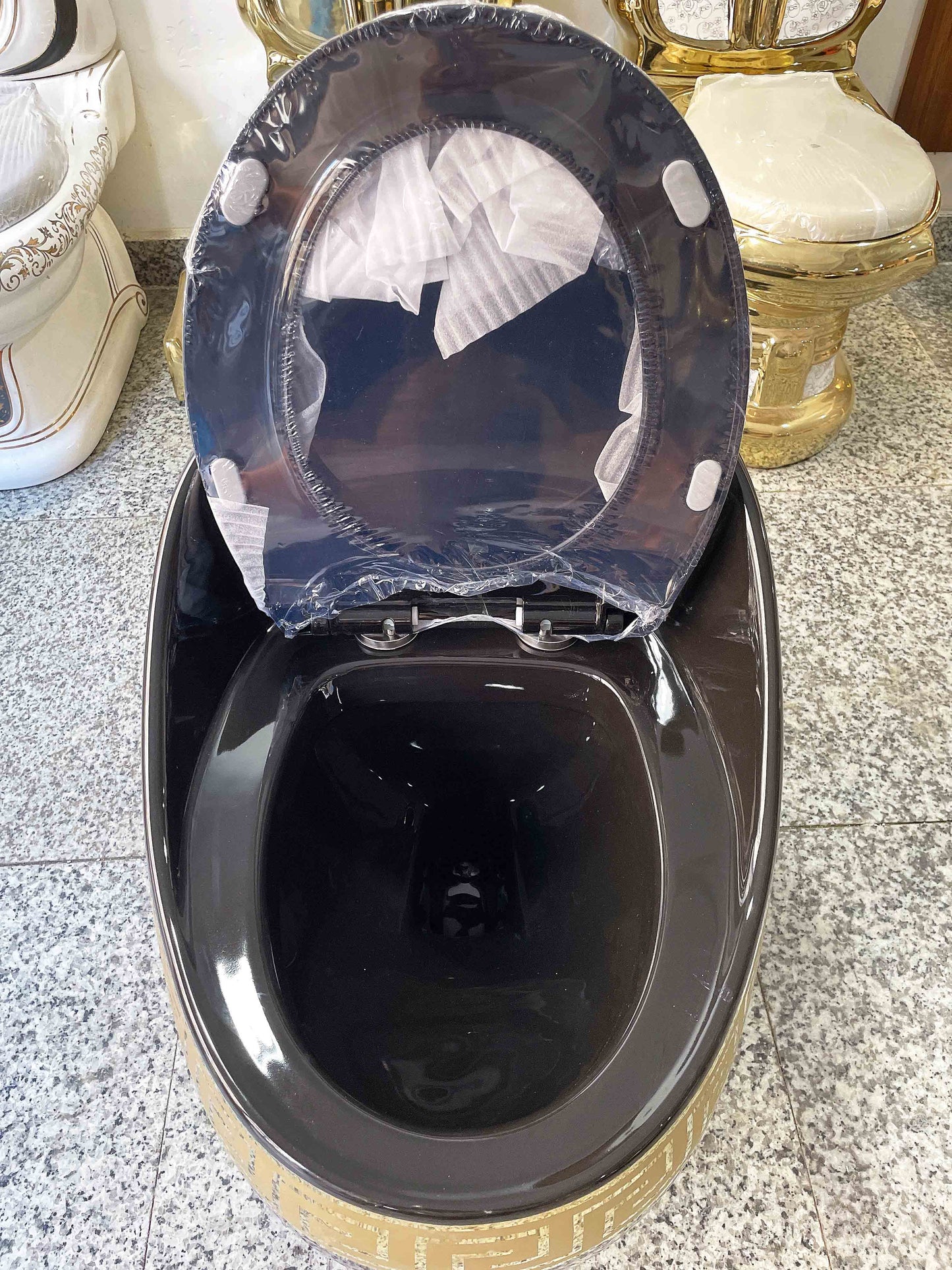 Luxury Bathroom Golden WC Toilets Ceramic Sanitary Ware Egg Shape Black Gold Toilet