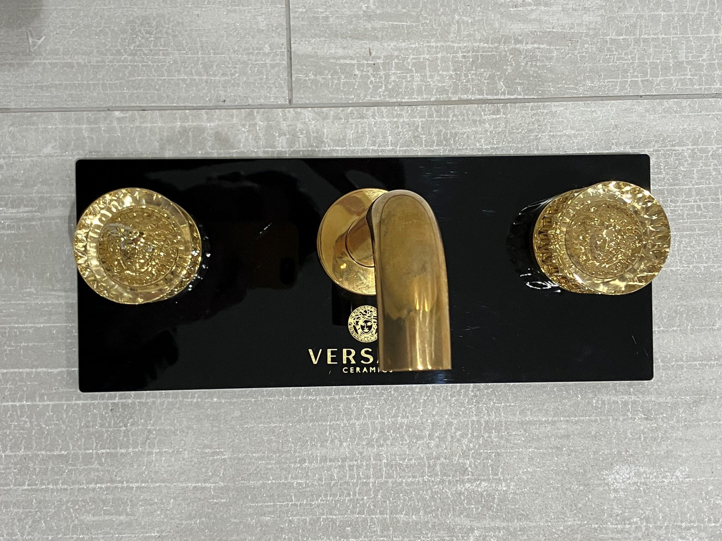 Versace 3-Hole Washbasin Wall Set Round Gold Glass